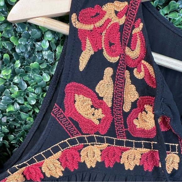 Black shift dress with embroidery nwt - Picture 4 of 9